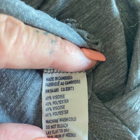 American Eagle Outfitters - Flowy Grey Crop Tank Top - Picture 8 of 8